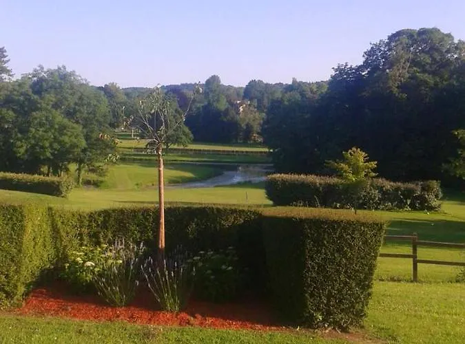 Confortable A De 25 M² Avec Jardin Daire