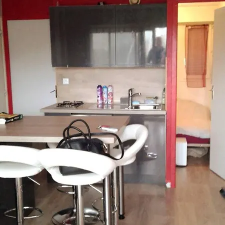 Confortable A De 25 M² Avec Jardin הולגאט