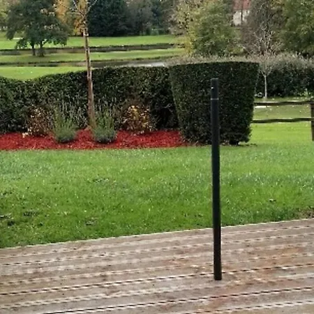 Confortable A De 25 M² Avec Jardin דירה