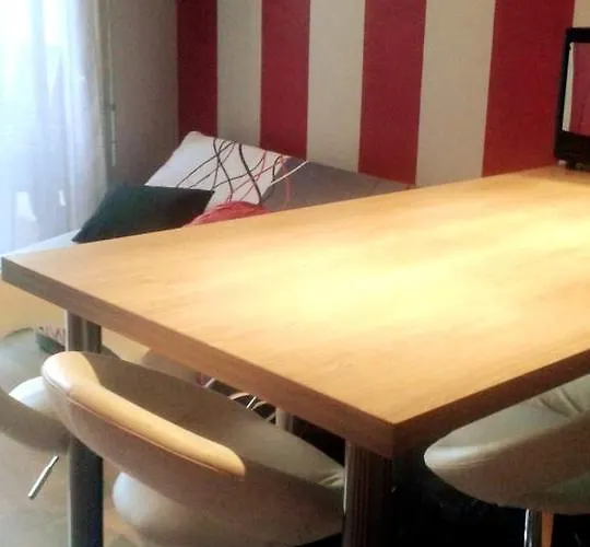 아파트 Confortable A De 25 M² Avec Jardin 울가트